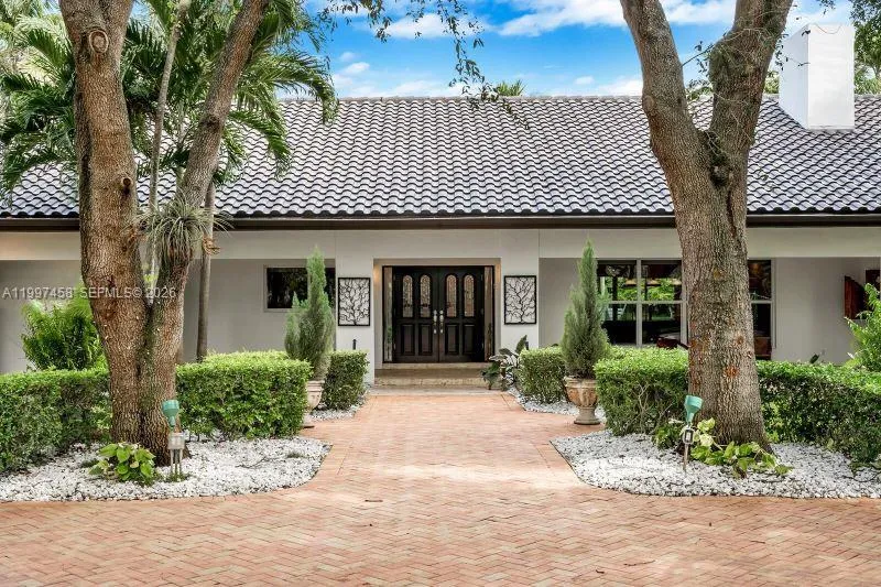 7405 SW 79th Ct, Miami FL 33143