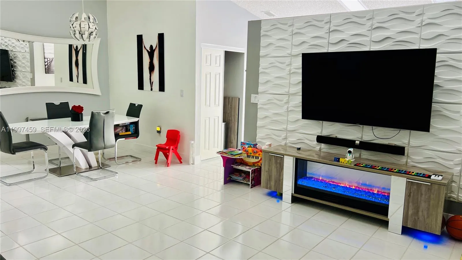 18901 NW 77th Ct, Hialeah FL 33015