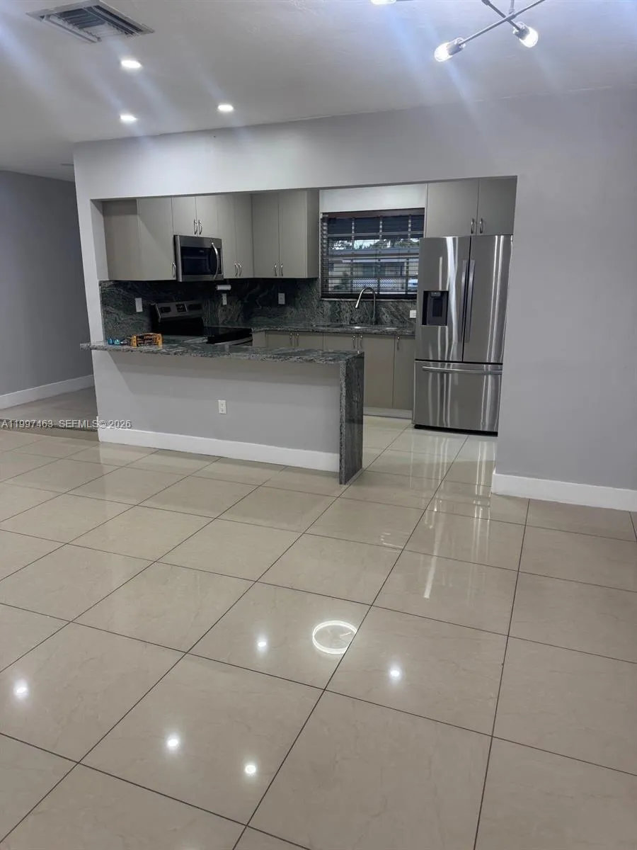 7541 Miramar Pkwy, Miramar FL 33023