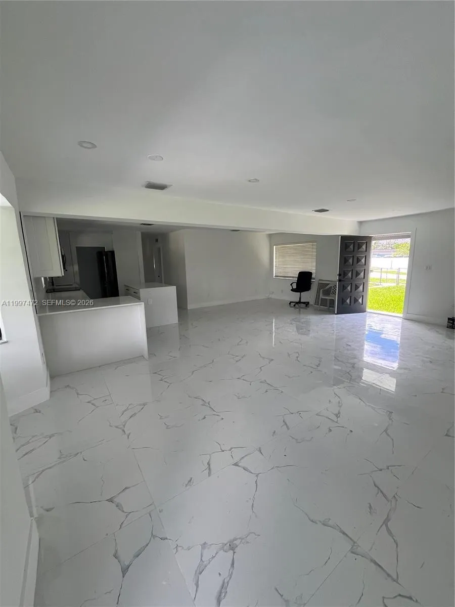 11755 SW 37th St, Miami FL 33175