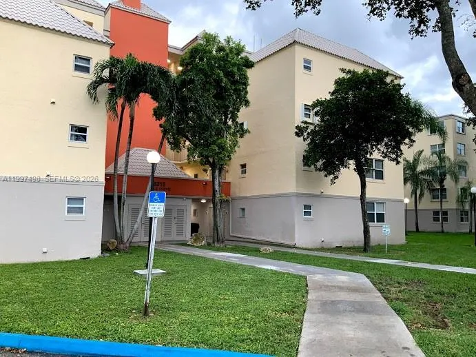 8215 Lake Dr # 108, Doral FL 33166