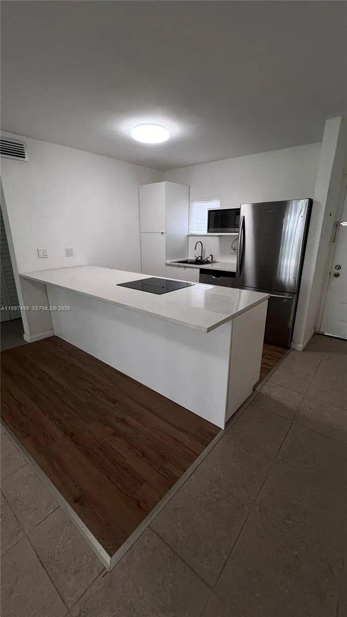 8215 Lake Dr # 108, Doral FL 33166