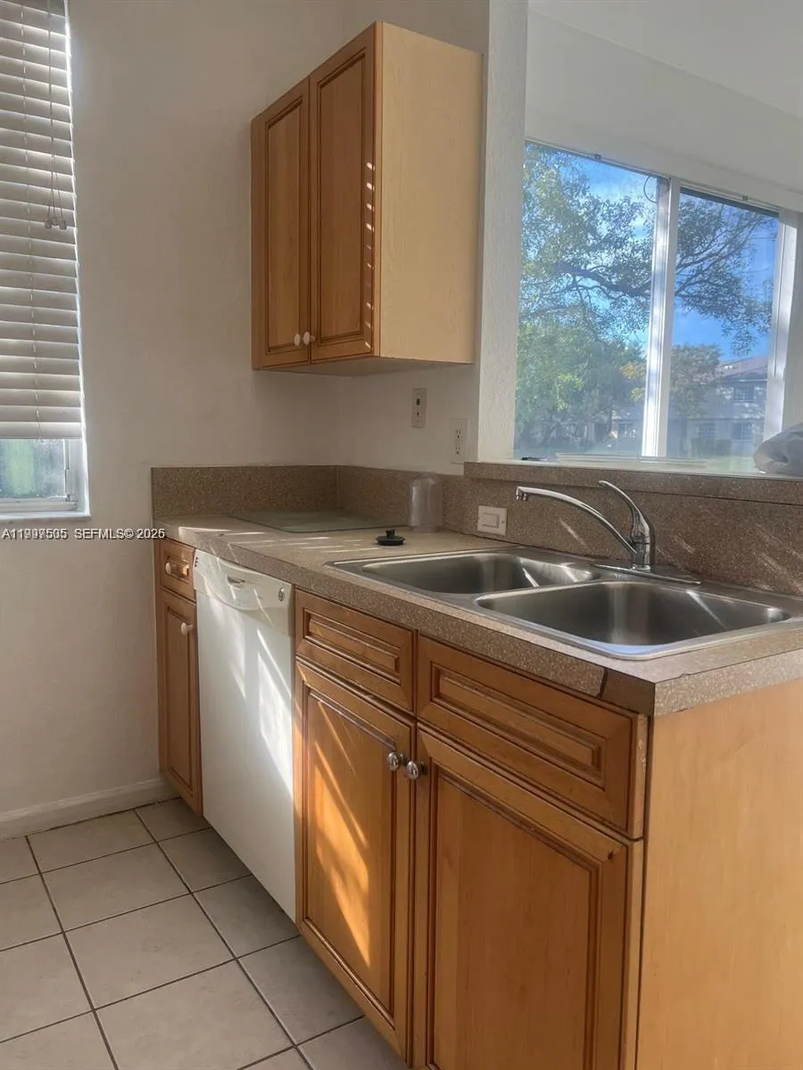 969 Abaco Ln, Riviera Beach FL 33404