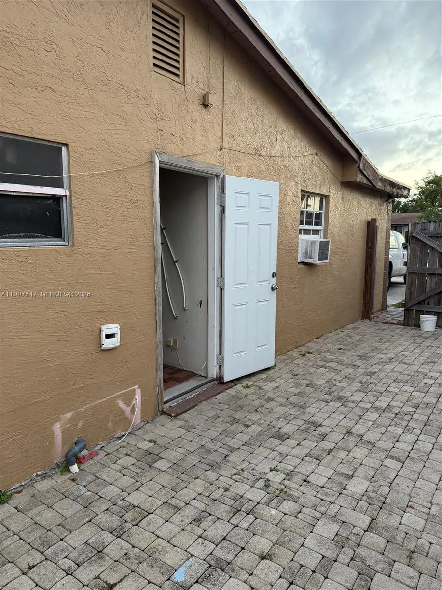 648 NW 2nd Ter, Deerfield Beach FL 33441