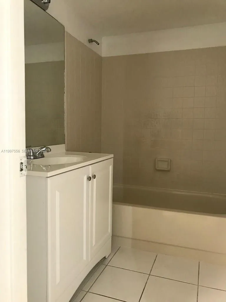 10165 Twin Lakes Dr # F, Coral Springs FL 33071