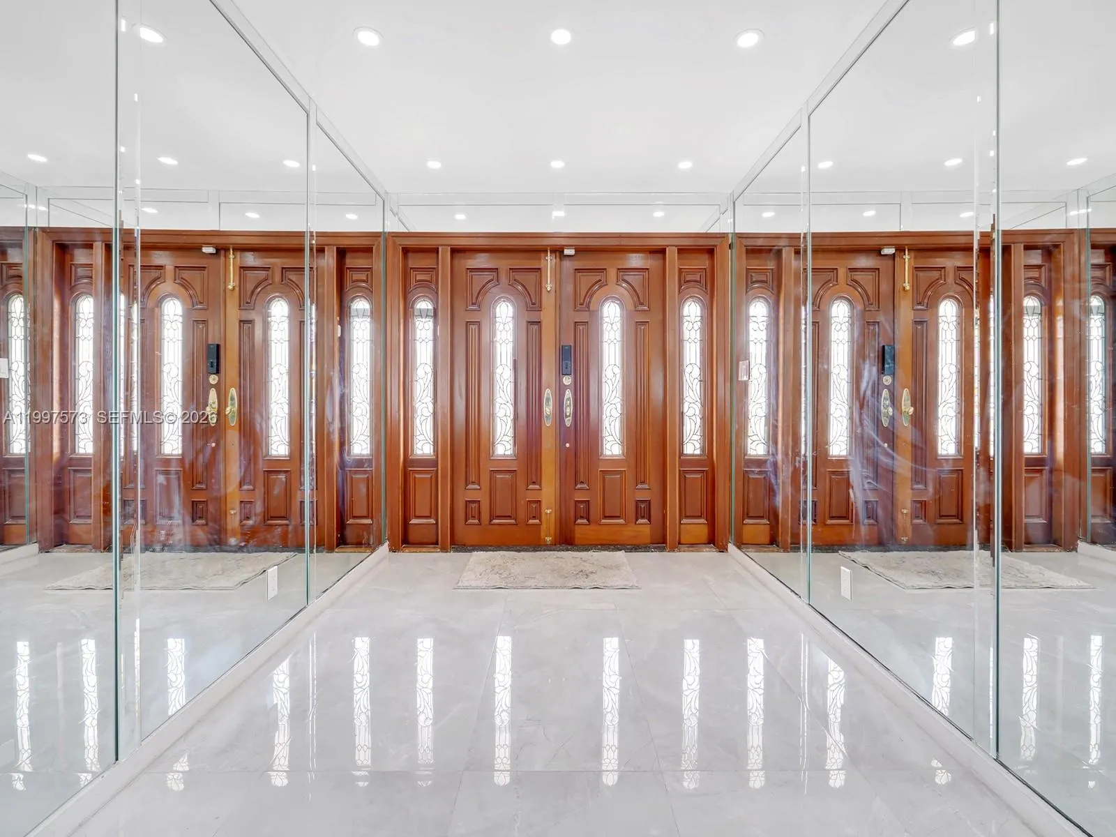 621 E Tropical Way, Plantation FL 33317