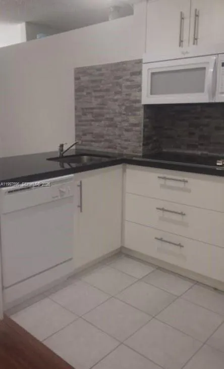 999 Brickell Bay Dr # 1009, Miami FL 33131