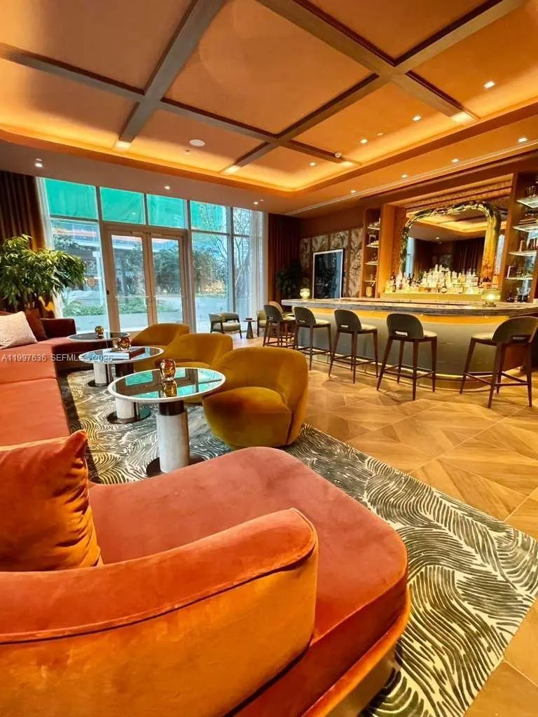 77 SE 5 # 1915, Miami FL 33131