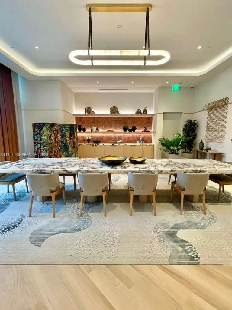 77 SE 5 # 1915, Miami FL 33131