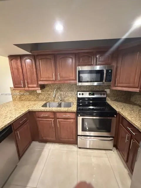 100 Lakeview Dr # 115, Weston FL 33326