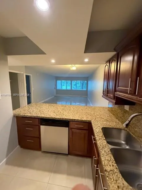 100 Lakeview Dr # 115, Weston FL 33326
