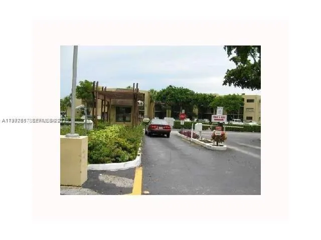 8065 SW 107 AV # 321, Miami FL 33173