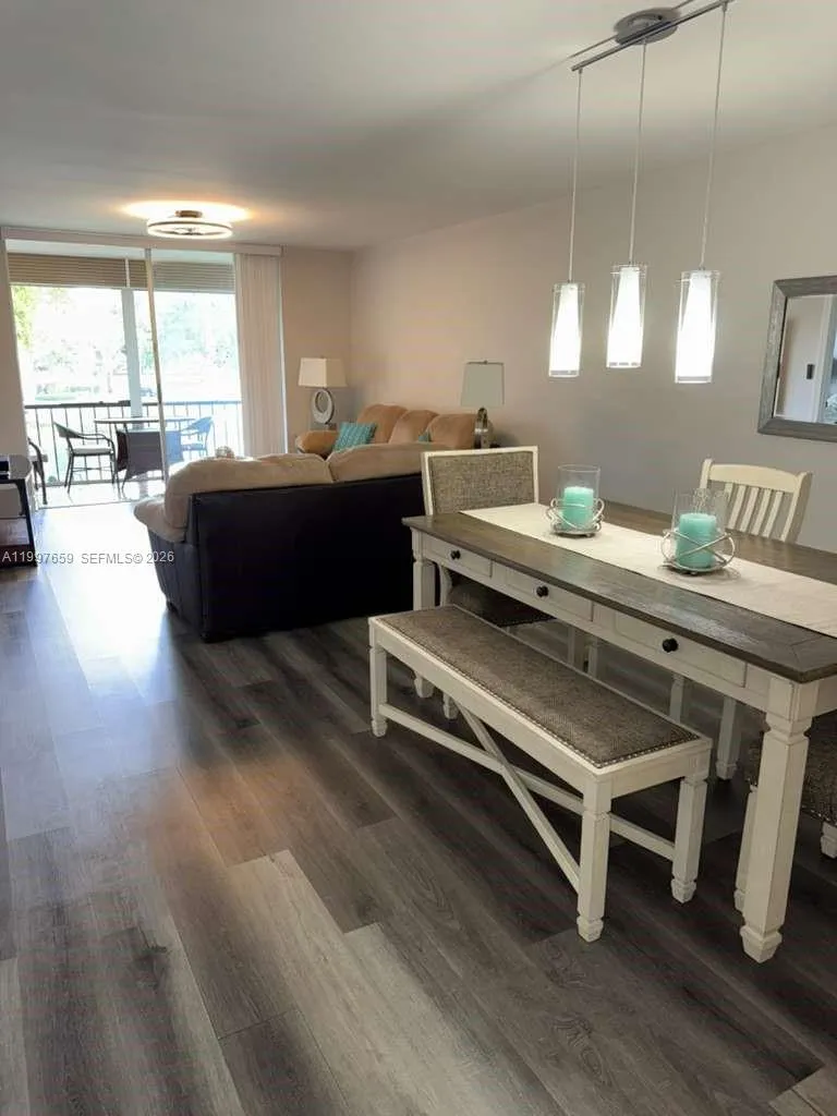 691 S Hollybrook Dr # 202, Pembroke Pines FL 33025