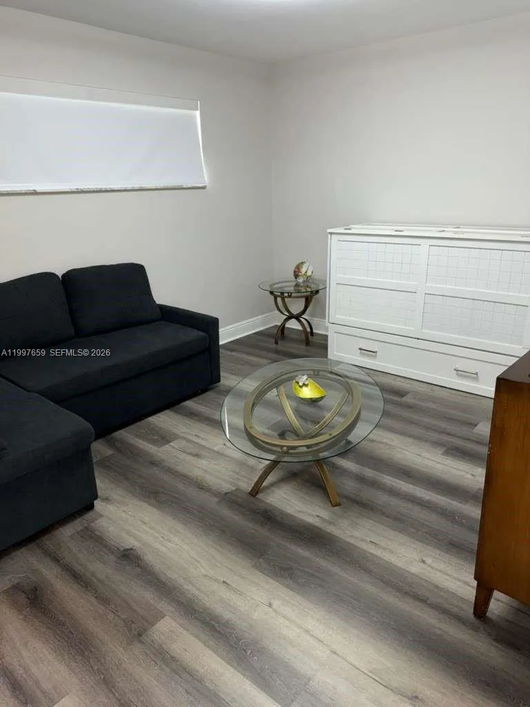 691 S Hollybrook Dr # 202, Pembroke Pines FL 33025