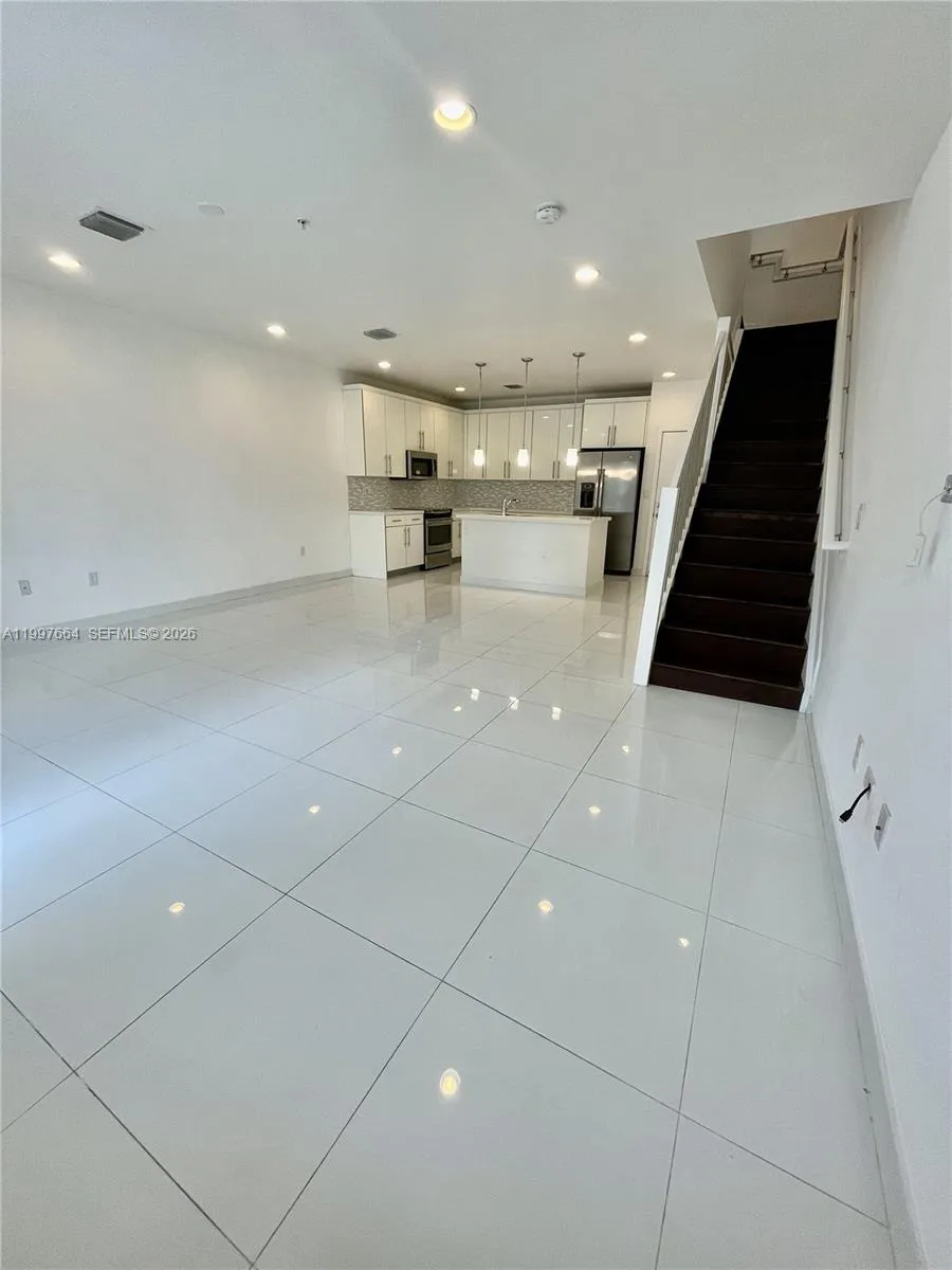 2621 NE 212th Ter # 211, Miami FL 33180