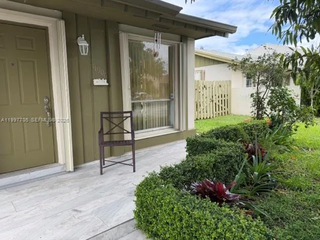 11906 SW 110th St Cir E, Miami FL 33186