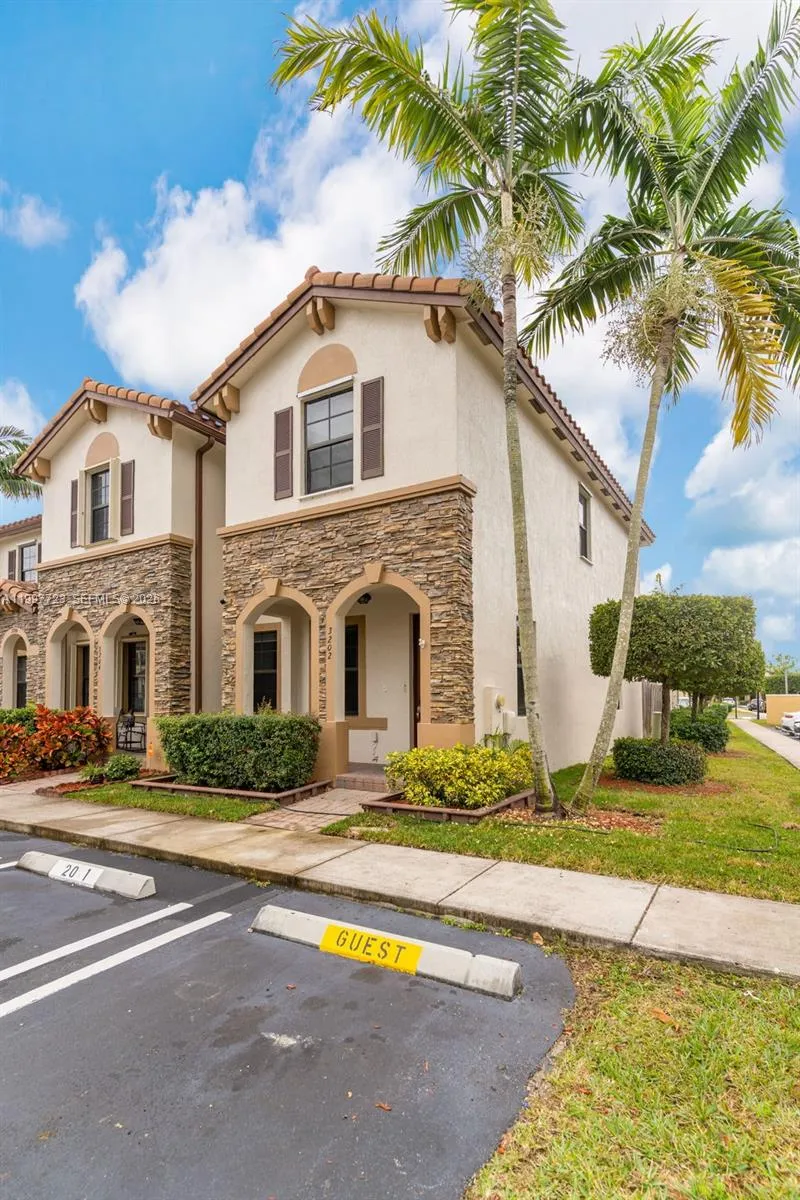 3202 SE 6th St, Homestead FL 33033