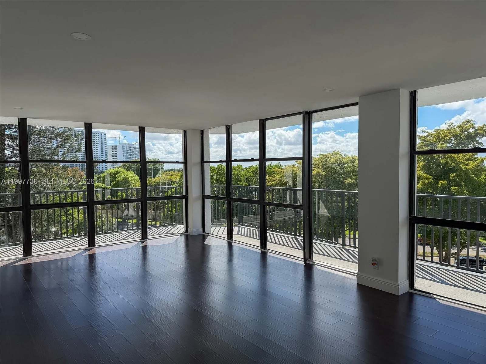 1000 Parkview Dr # 531, Hallandale Beach FL 33009