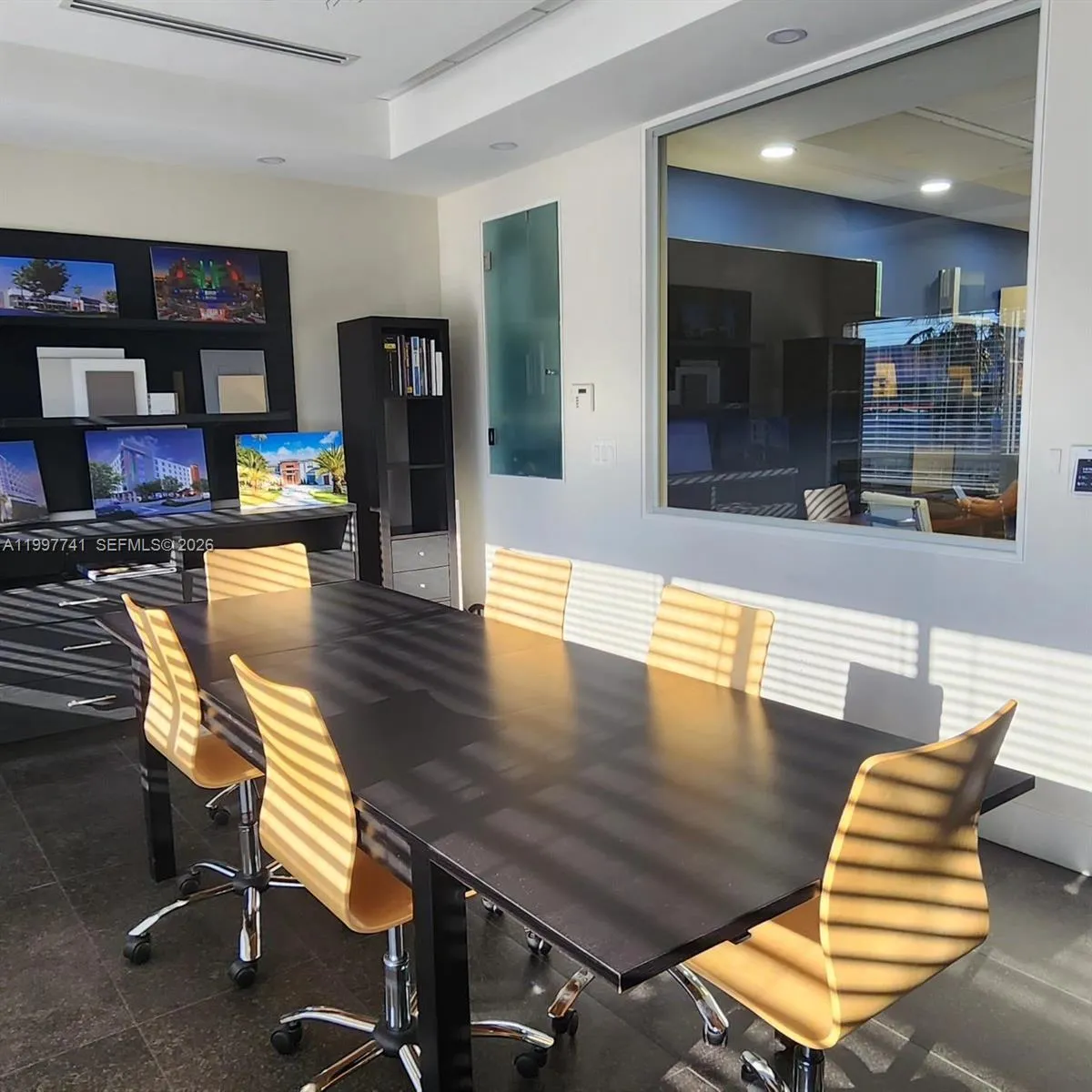 2441 NW 93 # B, Doral FL 33172