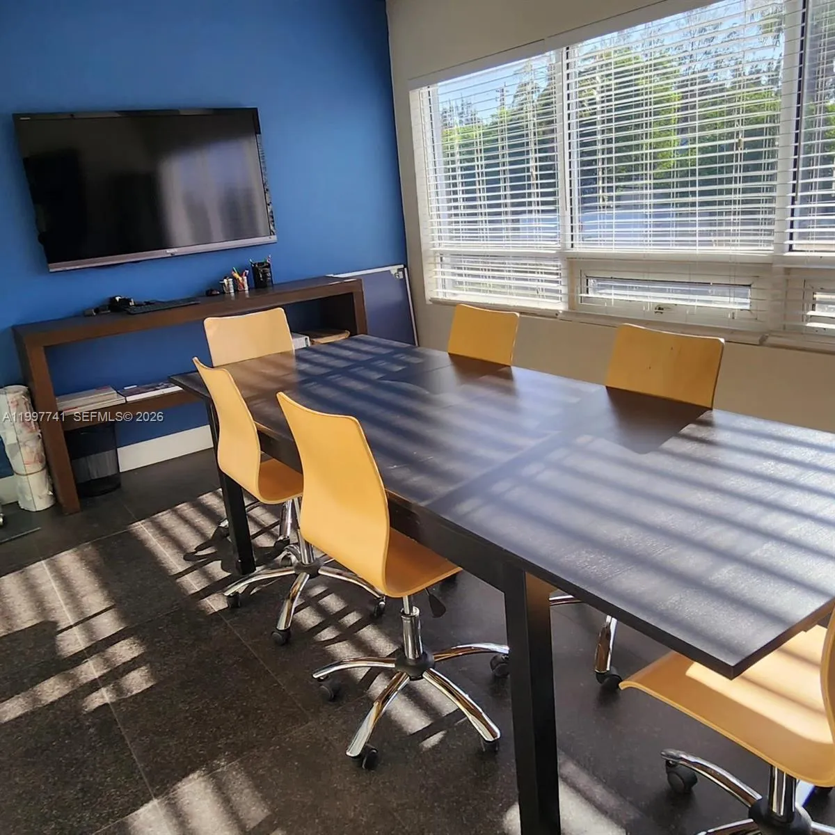 2441 NW 93 # B, Doral FL 33172