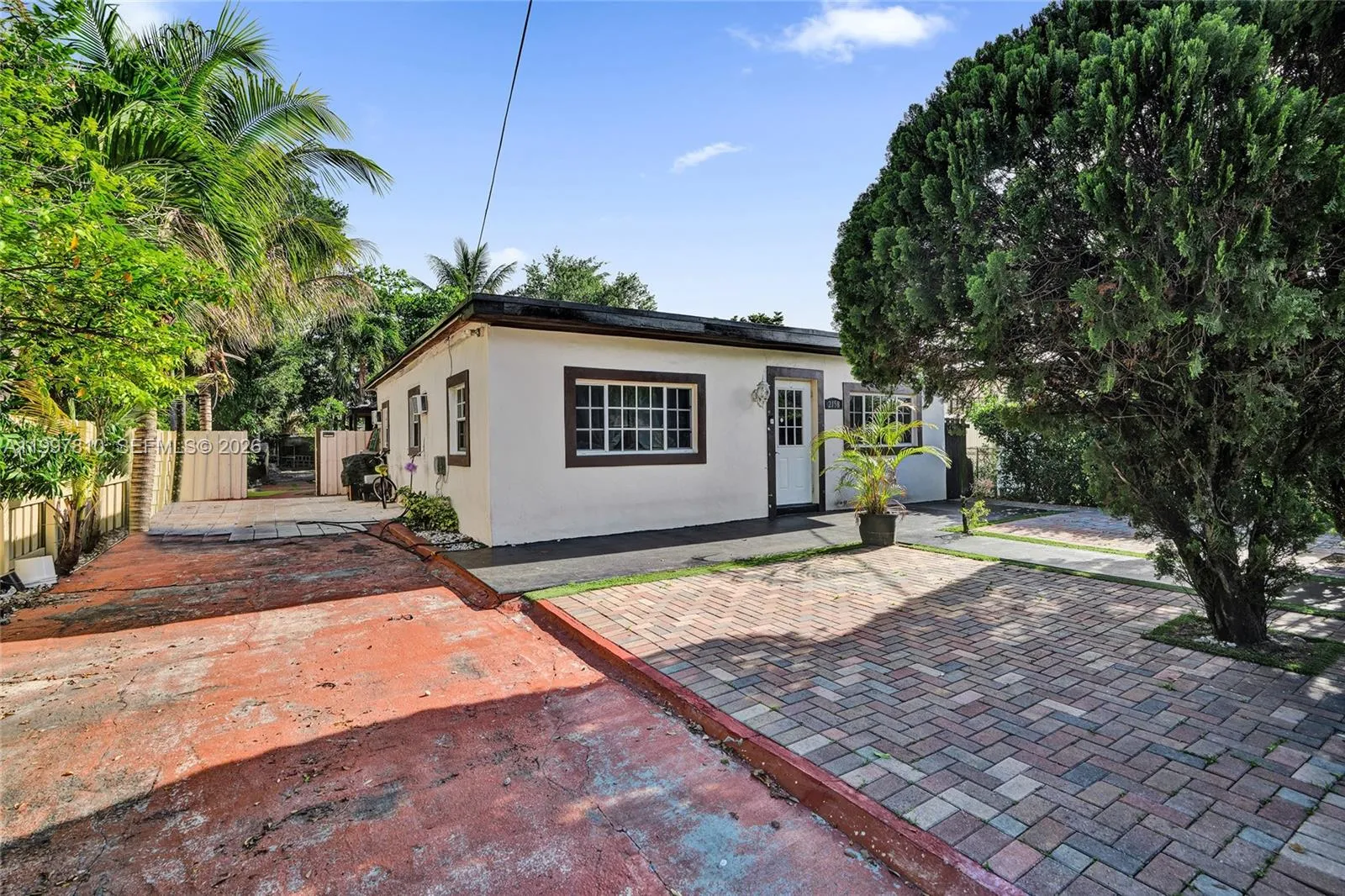 2158 NW 100th St, Miami FL 33147