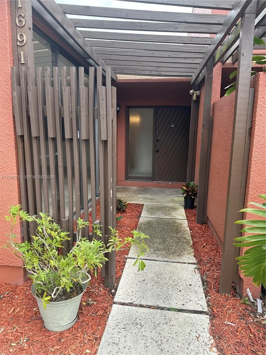 1691 Fairway Rd # 1691, Pembroke Pines FL 33026