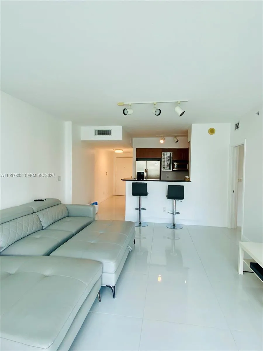 325 S Biscayne Blvd # 717, Miami FL 33131