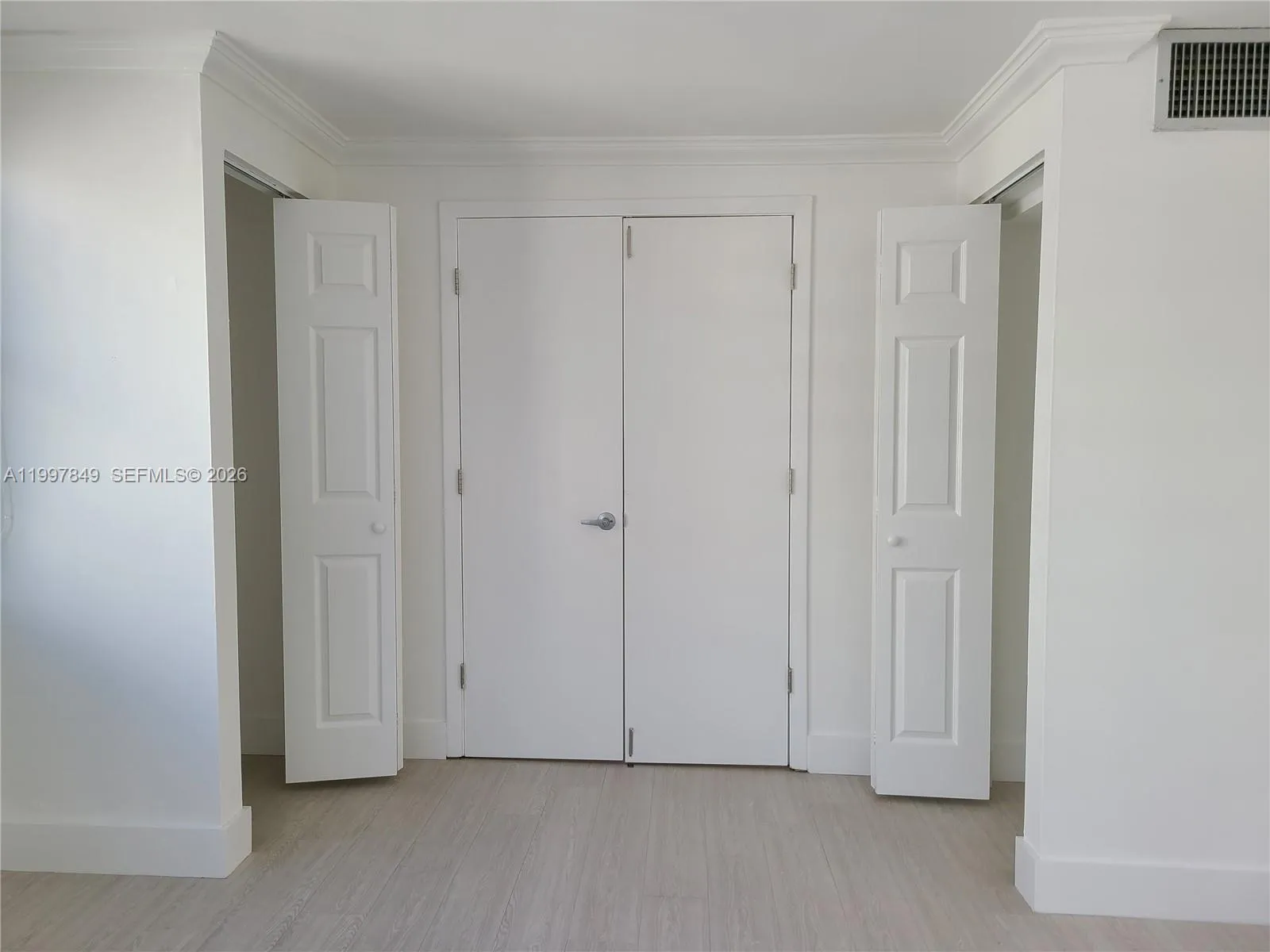 999 Brickell Bay Dr # 1207, Miami FL 33131