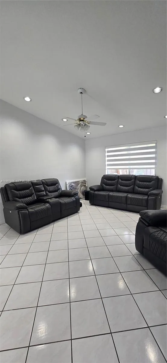 10001 SW 218th St, Cutler Bay FL 33190