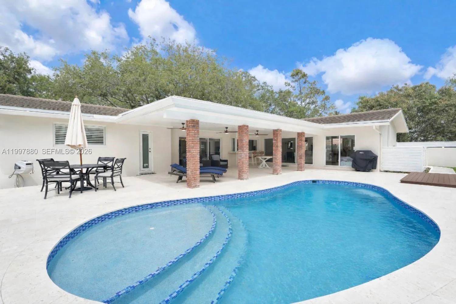 8300 SW 158th St, Palmetto Bay FL 33157