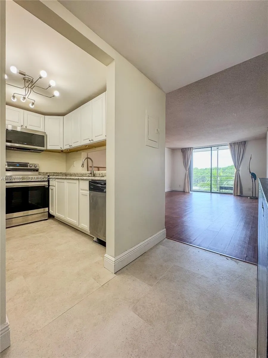 2935 NE 163rd St # 4T, North Miami Beach FL 33160