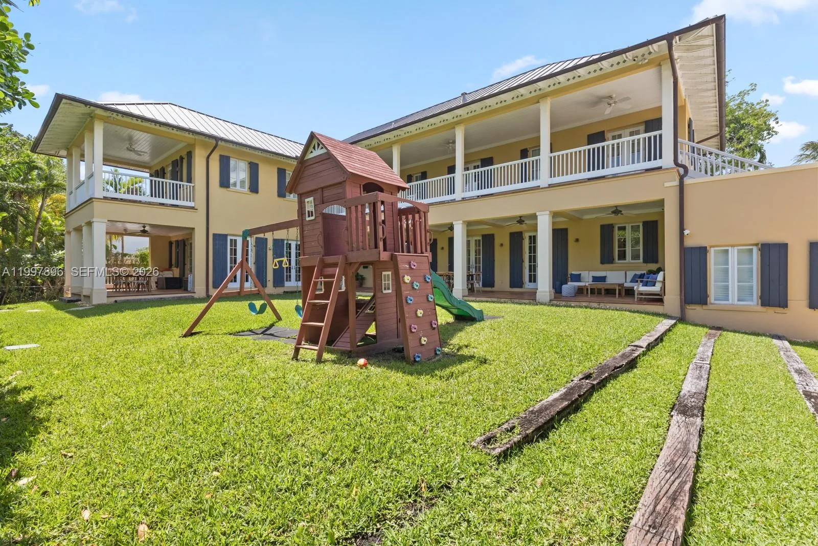 685 Harbor Ln, Key Biscayne FL 33149