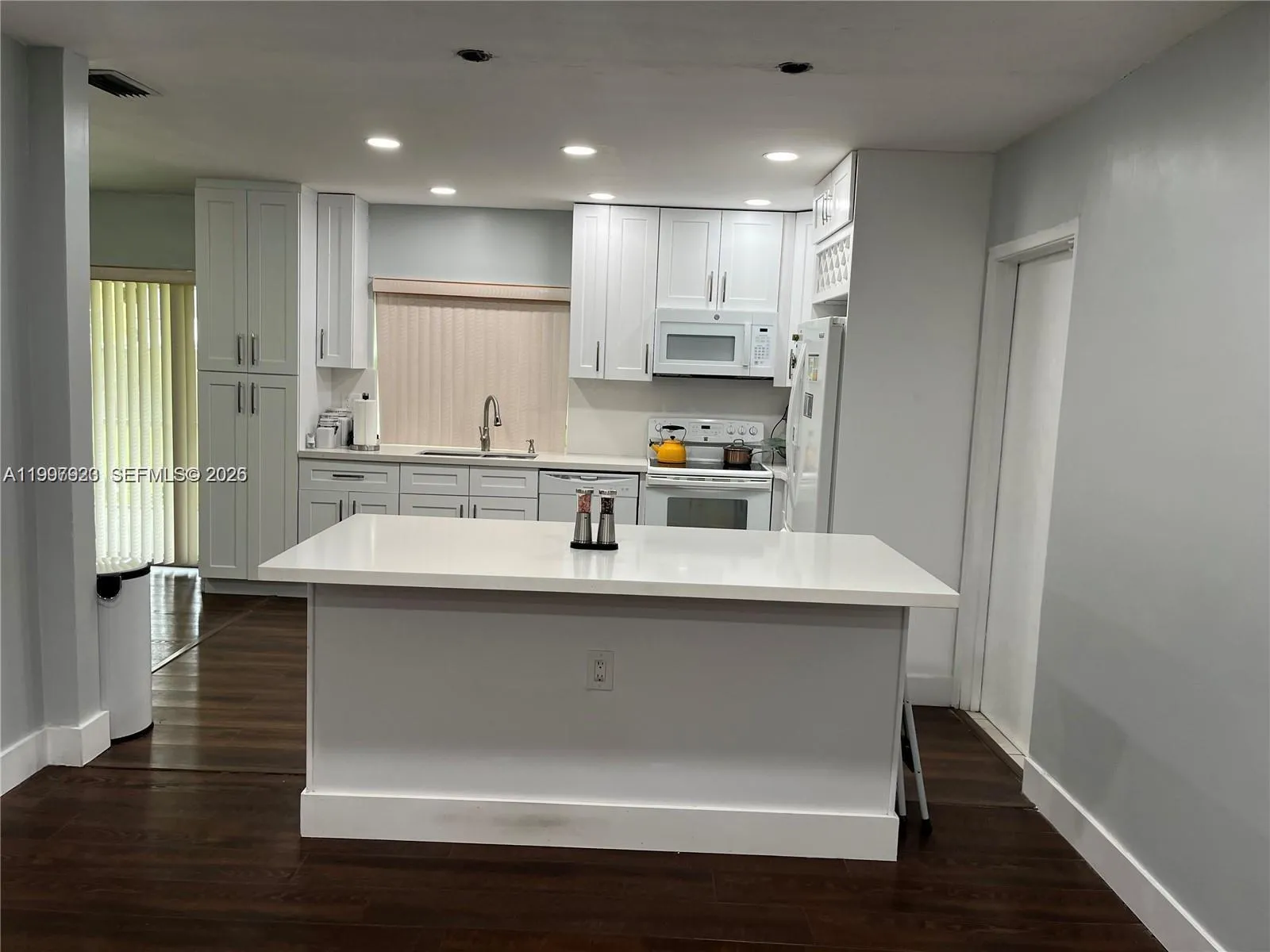 7200 NW 10th Pl, Plantation FL 33313