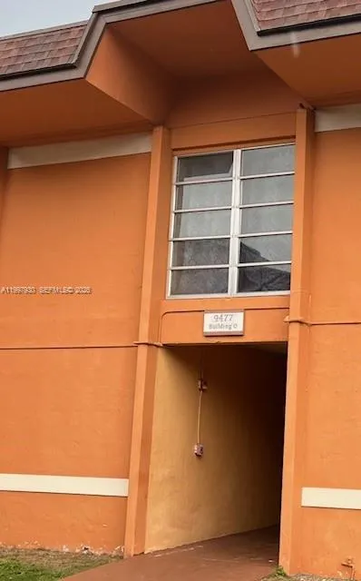 9493 SW 76th St # L4, Miami FL 33173