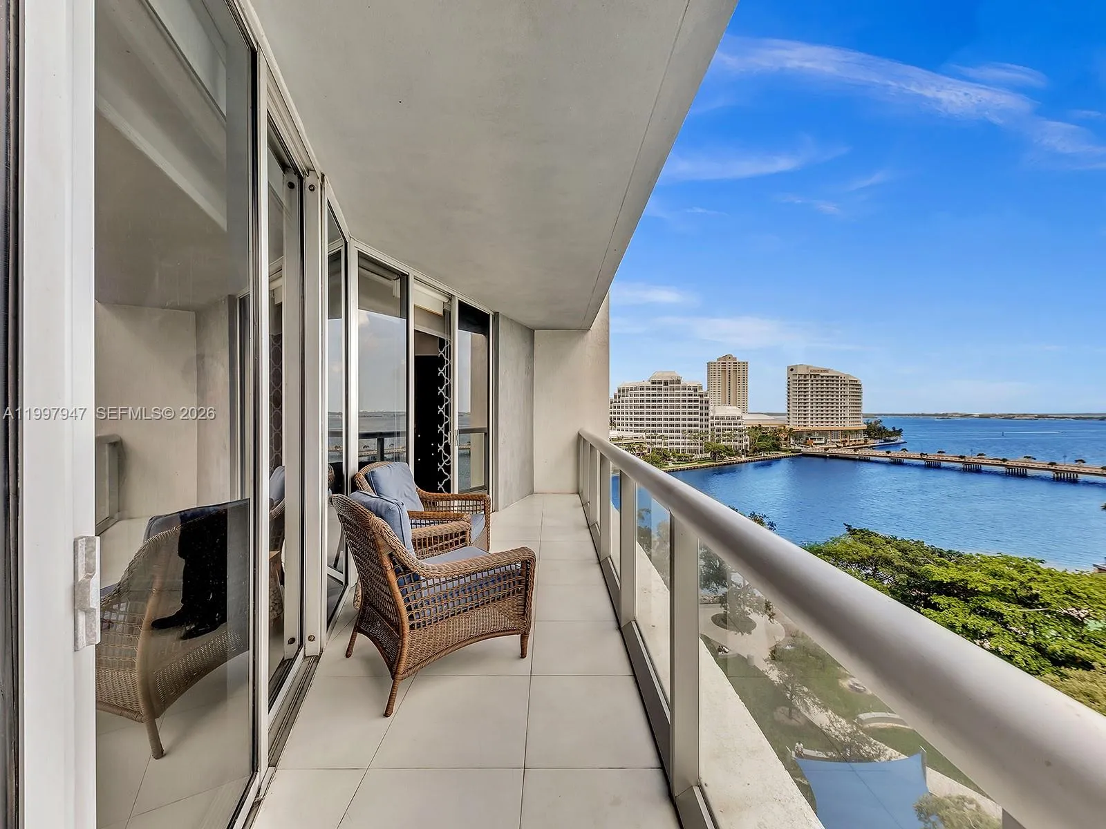 1 bedroom 1 bath for sale at 495 Brickell Ave # 1007, Miami FL 33131