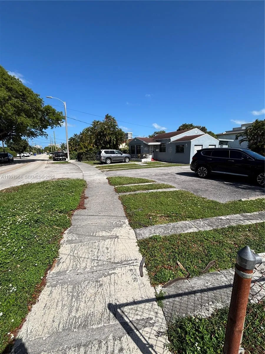 3180 SW 26th St, Miami FL 33133