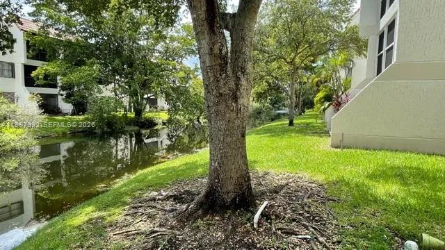 100 Lakeview Dr # 103, Weston FL 33326