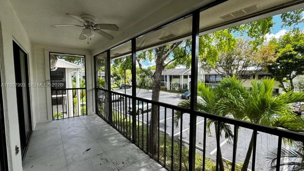 907 NE 199th St # 204, Miami FL 33179