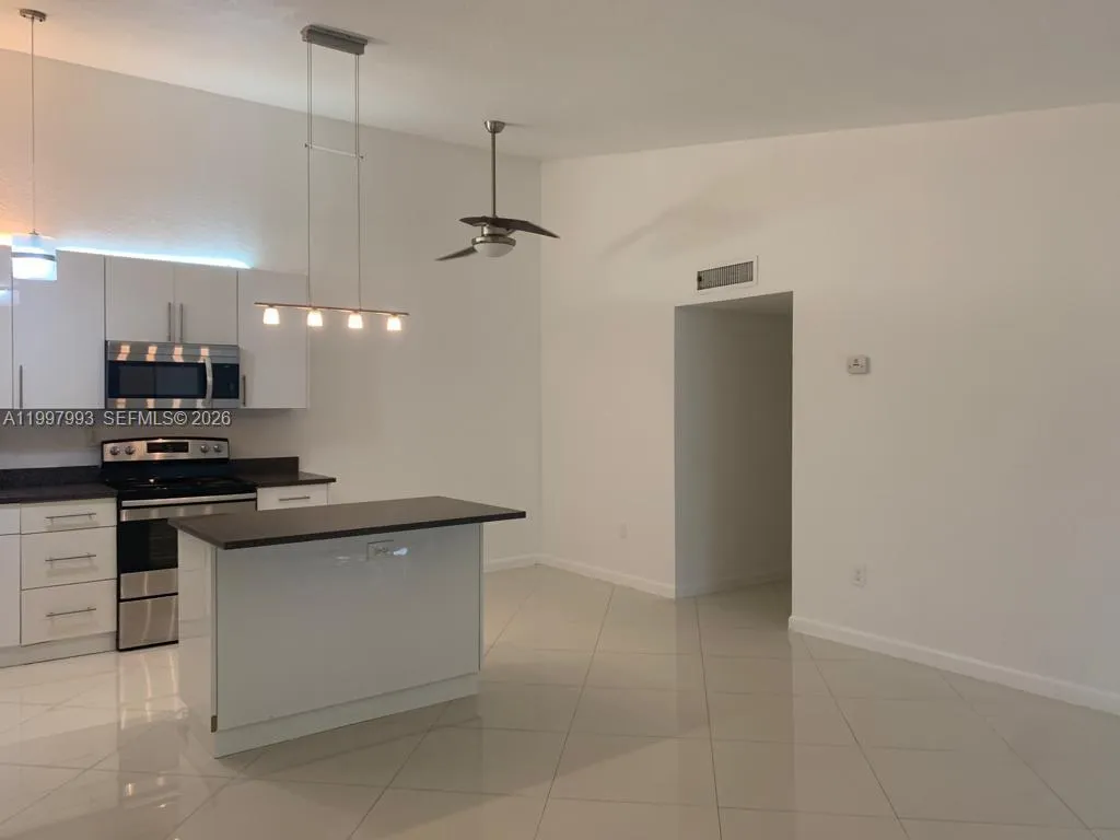 907 NE 199th St # 204, Miami FL 33179