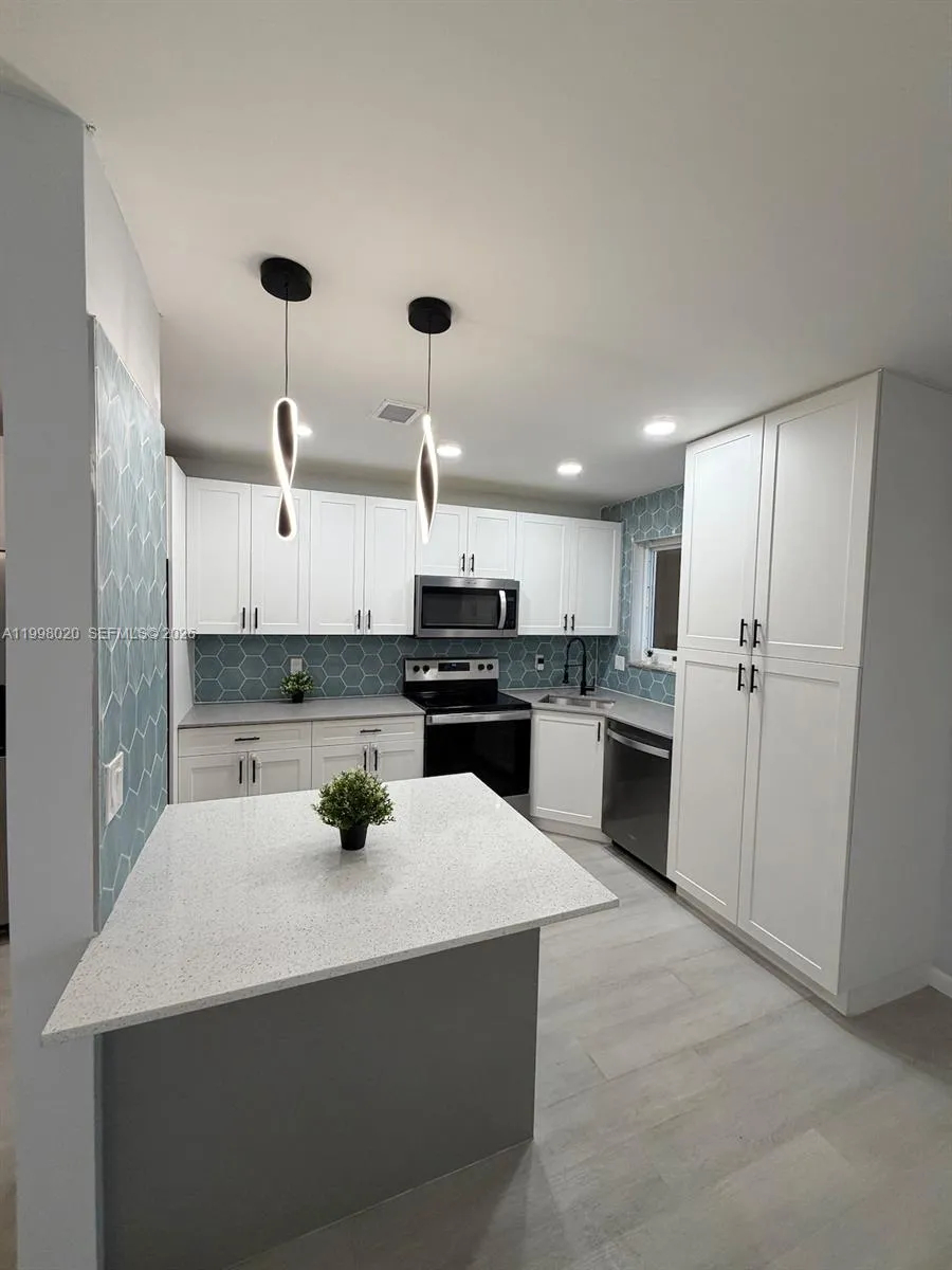 2041 NW 81st Avenue # 426, Pembroke Pines FL 33024