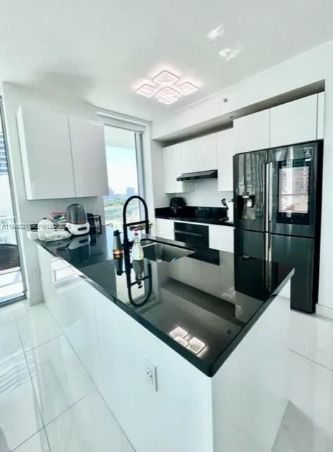 79 SW 12th St # 1806, Miami FL 33130