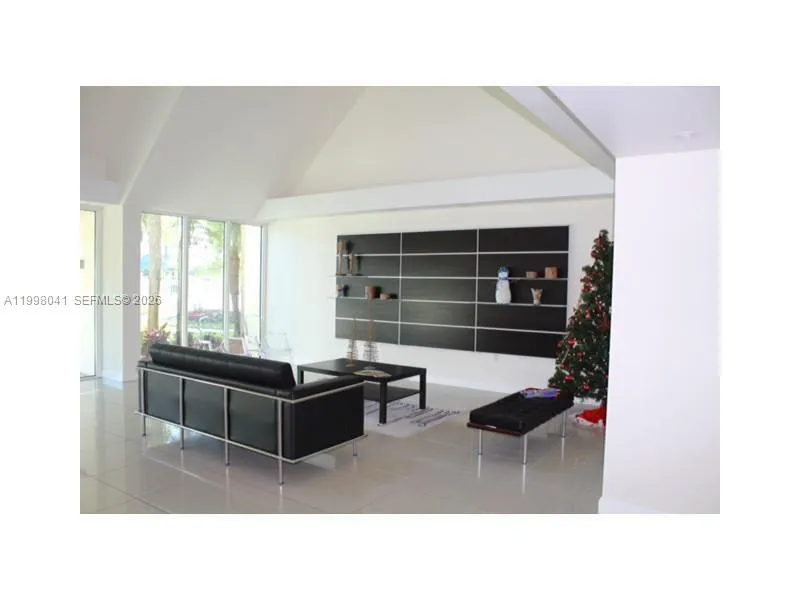 120 Lakeview Dr # 209, Weston FL 33326