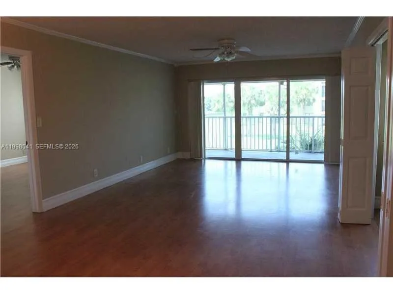 120 Lakeview Dr # 209, Weston FL 33326