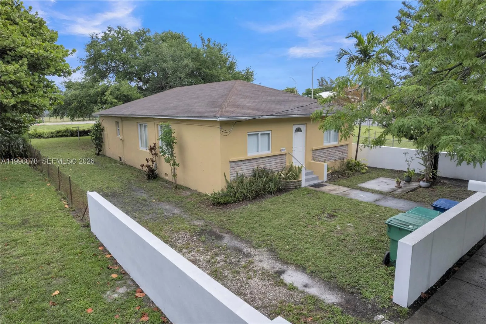 2231 NW 74th St, Miami FL 33147