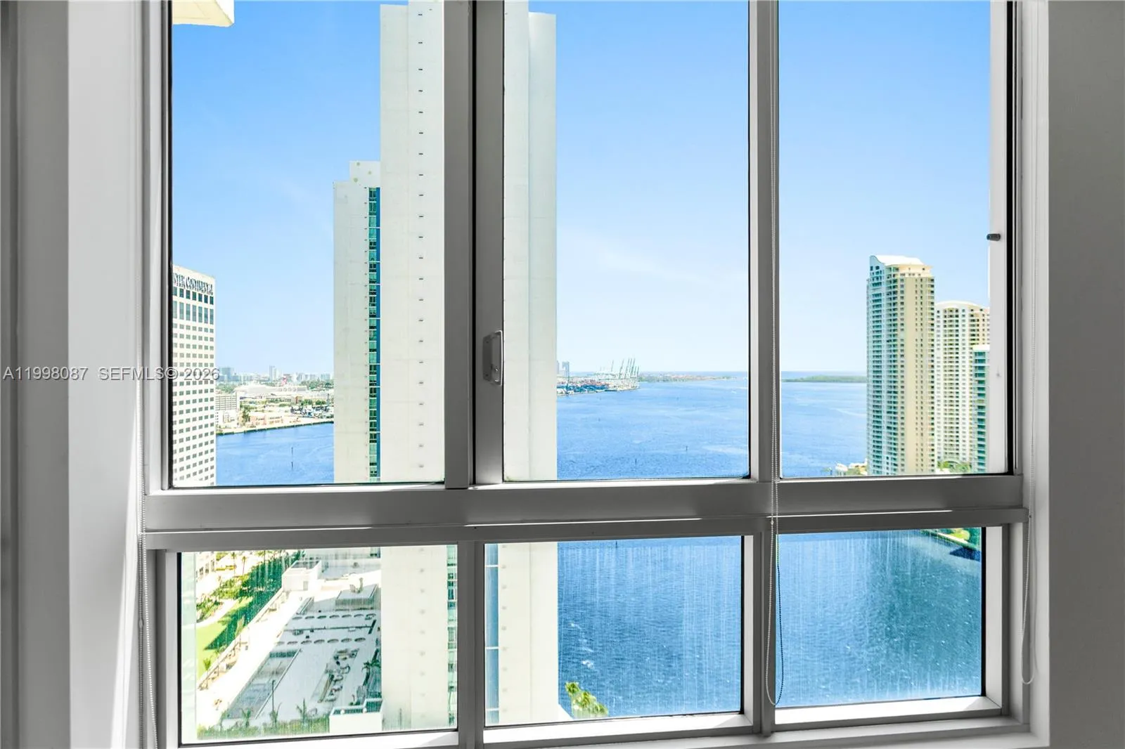 300 S Biscayne Blvd # 2414, Miami FL 33131