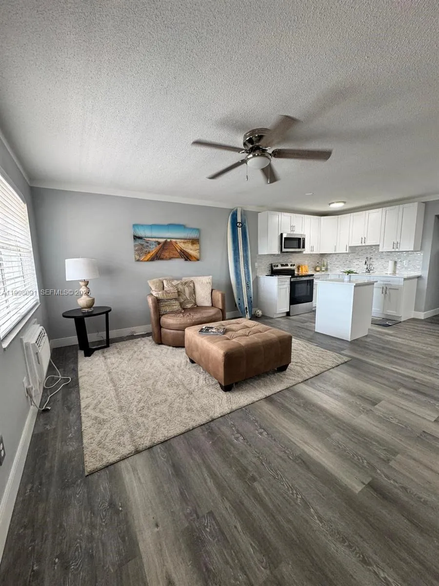 2111 NE 56th St # 206, Fort Lauderdale FL 33308