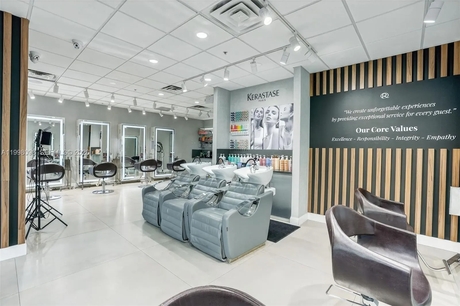 Beauty Salon For Sale In Hialeah, Hialeah FL 33015