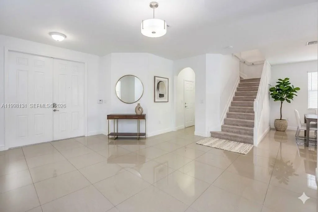 8868 NW 101st Pl, Doral FL 33178