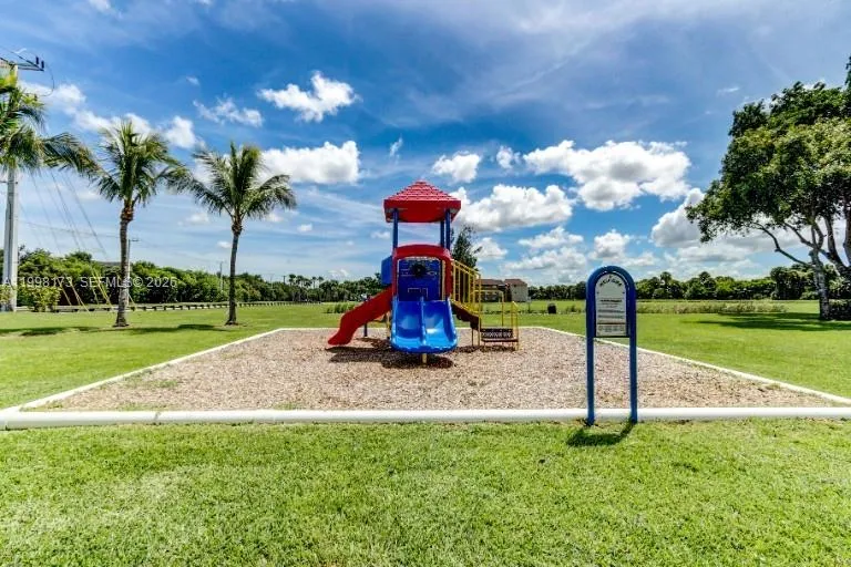 1129 Lake Victoria Dr # F, West Palm Beach FL 33411