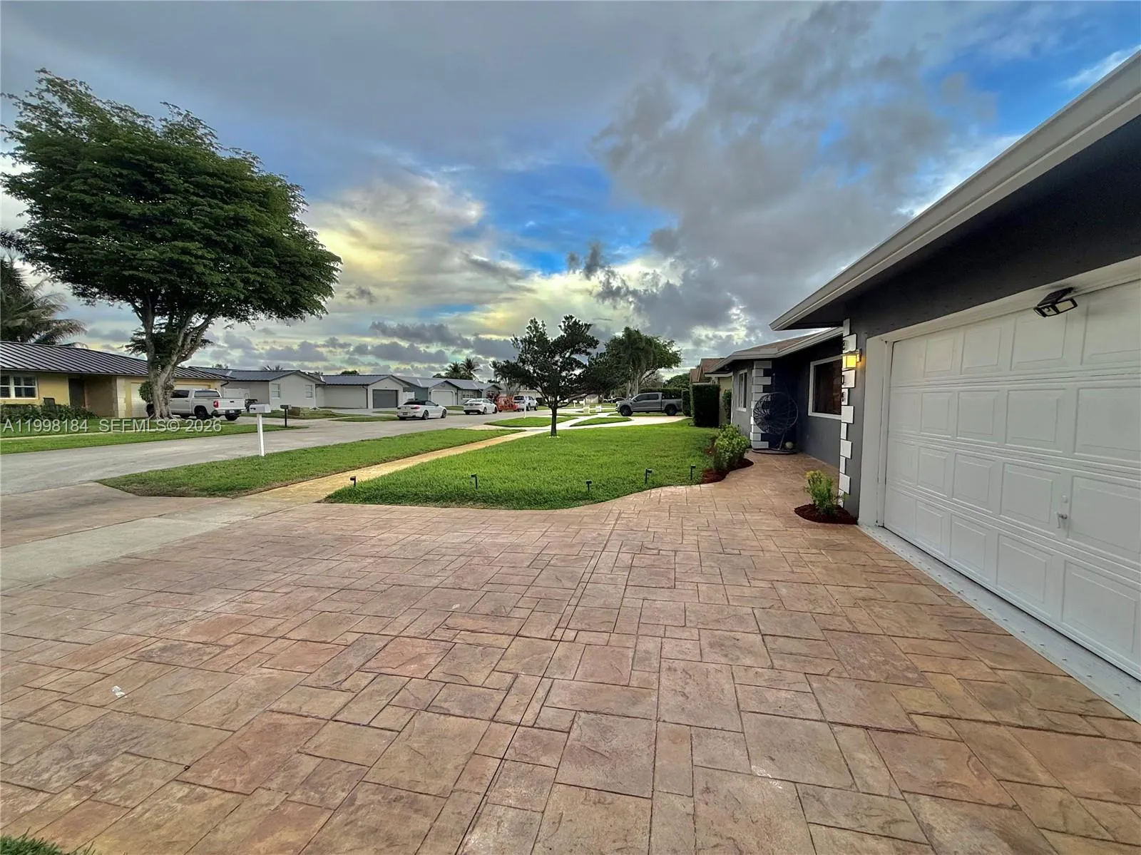 8404 SW 26th St, Davie FL 33324